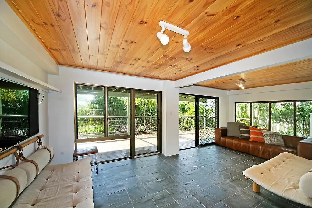 Coastal Pet Retreat With A View 0*, Noosa Heads